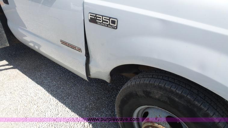 image for item L4774 2004 Ford F350 Super Duty flatbed truck