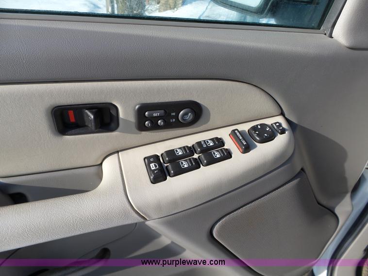 image for item L5530 2001 Chevrolet Tahoe SUV