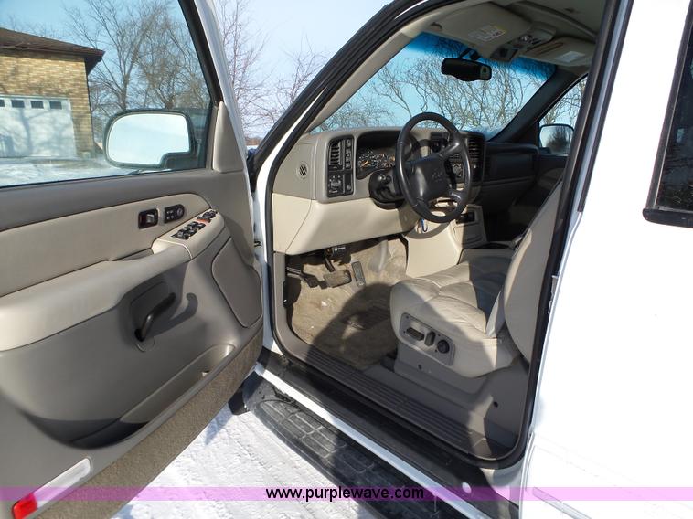 image for item L5530 2001 Chevrolet Tahoe SUV