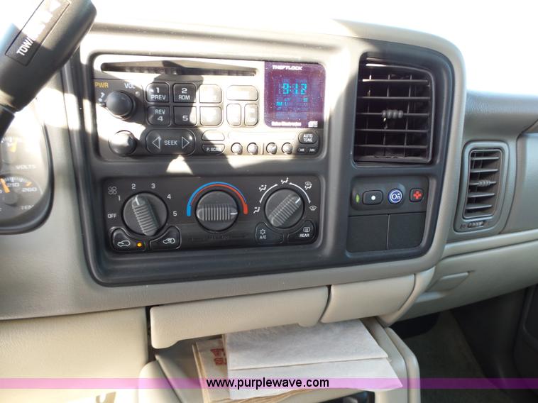 image for item L5530 2001 Chevrolet Tahoe SUV