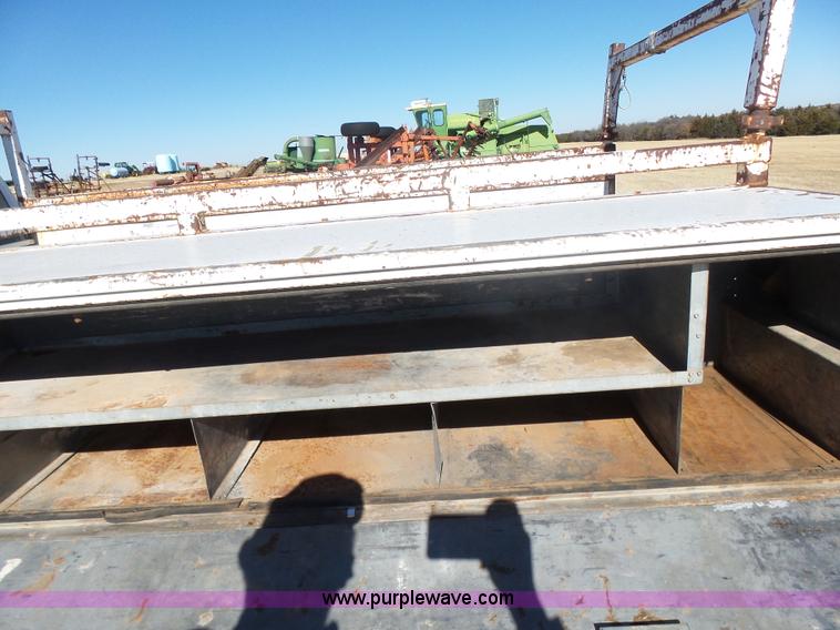 image for item L6188 1995 Ford F350 XL utility truck