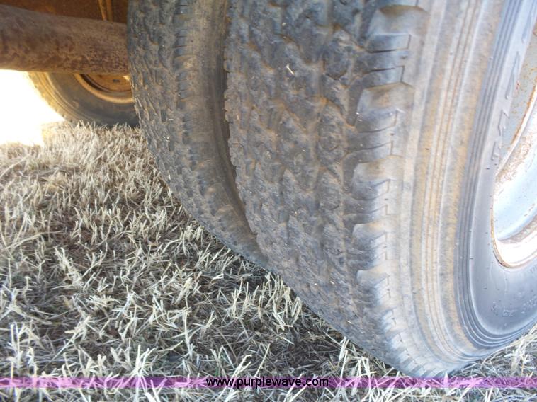 image for item L6188 1995 Ford F350 XL utility truck