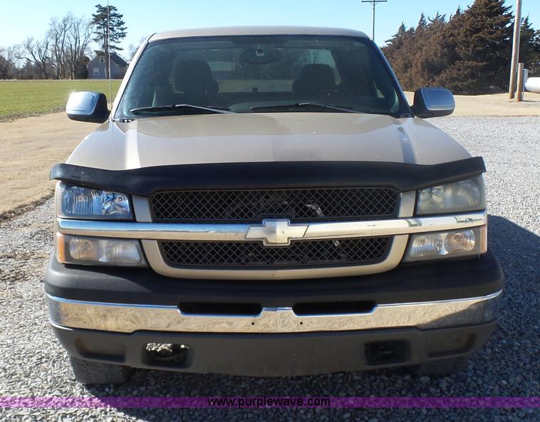 image for item L6209 2004 Chevrolet Silverado 1500 Ext. Cab pickup truck