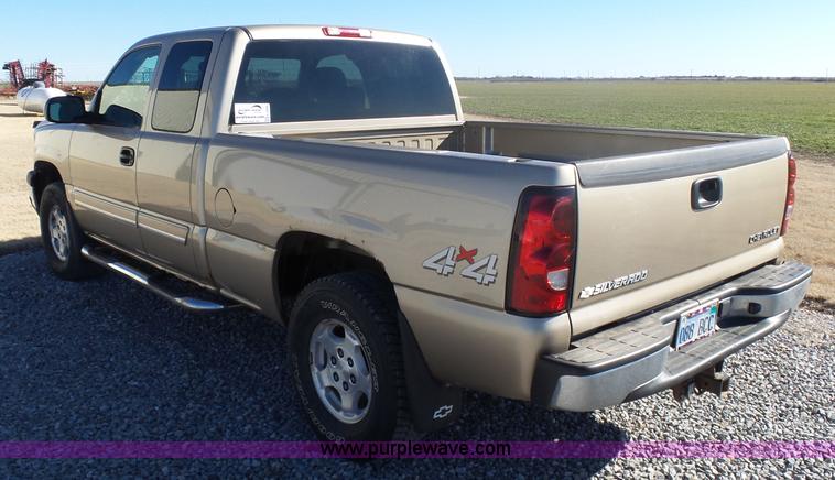 image for item L6209 2004 Chevrolet Silverado 1500 Ext. Cab pickup truck