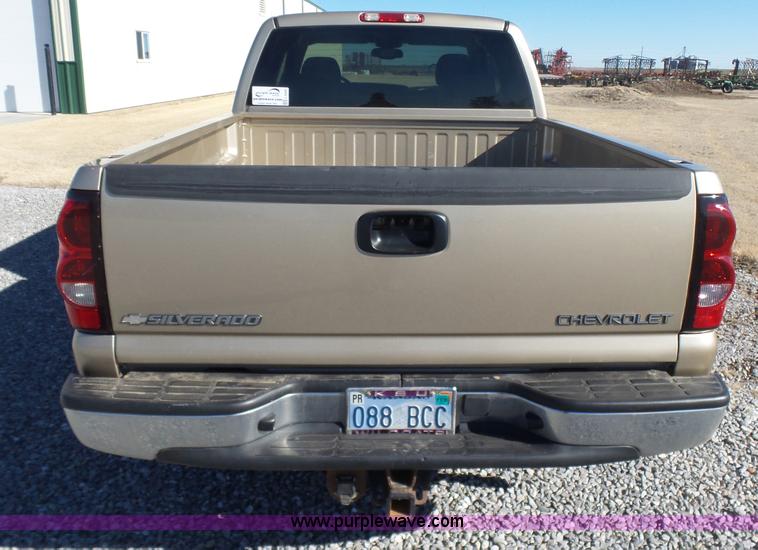 image for item L6209 2004 Chevrolet Silverado 1500 Ext. Cab pickup truck