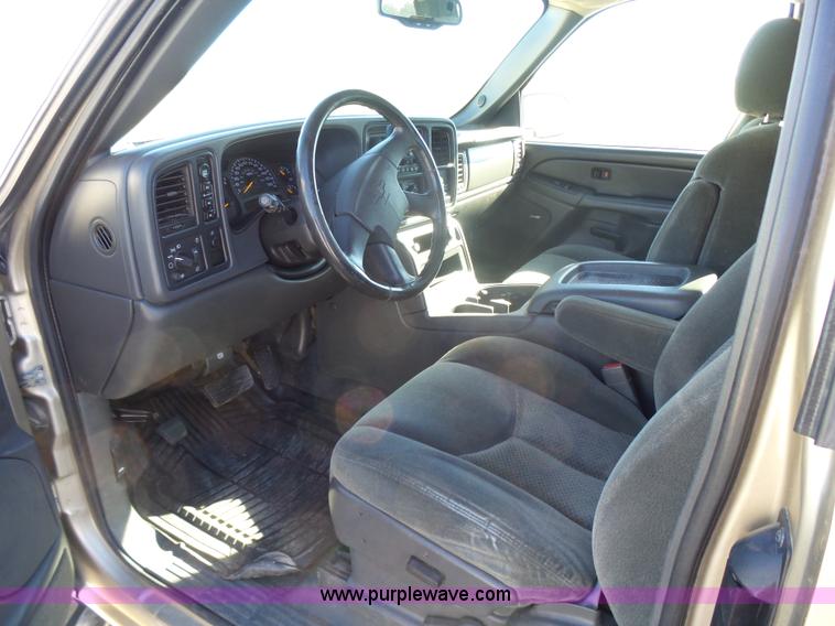 image for item L6209 2004 Chevrolet Silverado 1500 Ext. Cab pickup truck