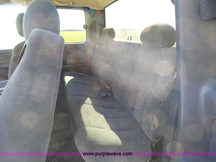 image for item L6209 2004 Chevrolet Silverado 1500 Ext. Cab pickup truck