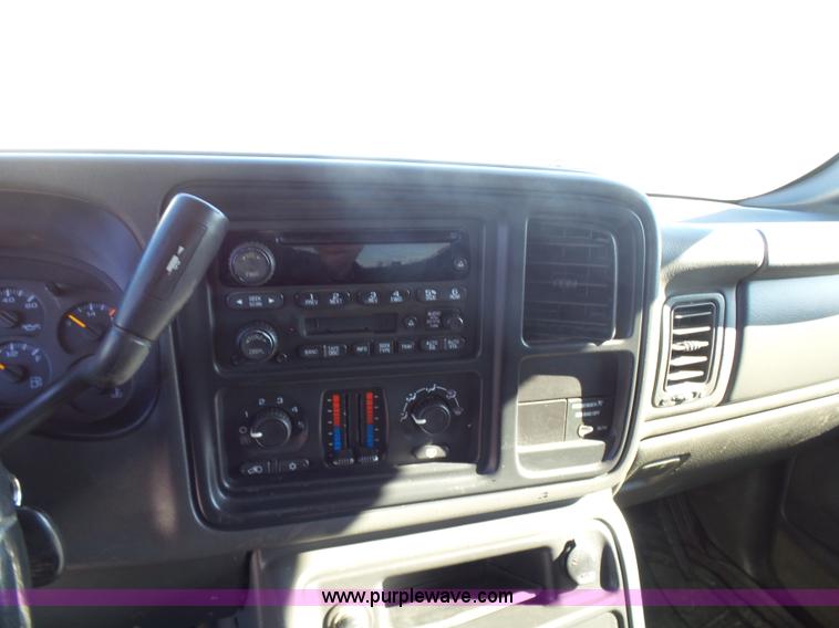 image for item L6209 2004 Chevrolet Silverado 1500 Ext. Cab pickup truck