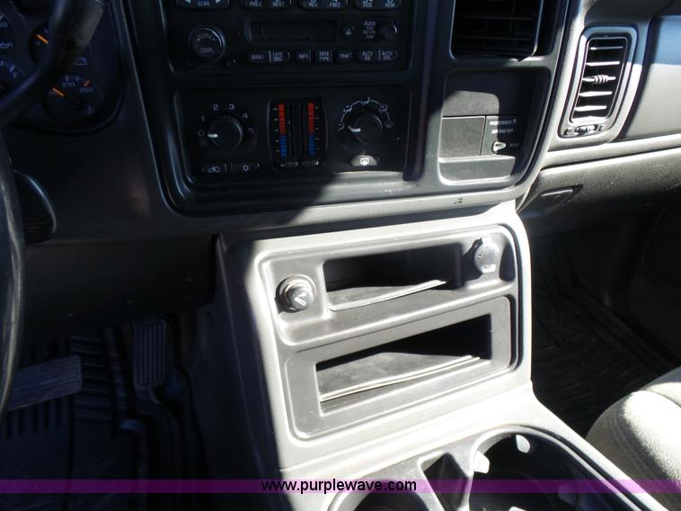 image for item L6209 2004 Chevrolet Silverado 1500 Ext. Cab pickup truck