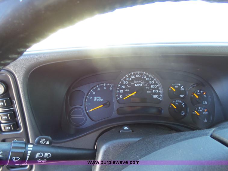 image for item L6209 2004 Chevrolet Silverado 1500 Ext. Cab pickup truck