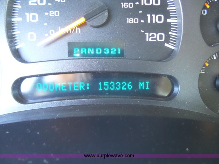 image for item L6209 2004 Chevrolet Silverado 1500 Ext. Cab pickup truck