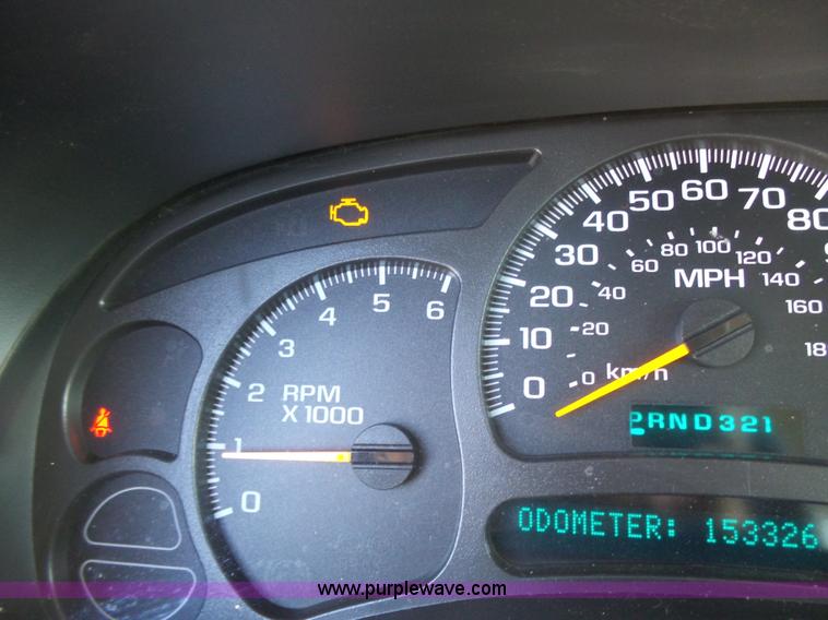 image for item L6209 2004 Chevrolet Silverado 1500 Ext. Cab pickup truck