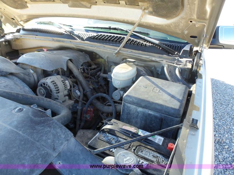 image for item L6209 2004 Chevrolet Silverado 1500 Ext. Cab pickup truck