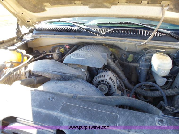 image for item L6209 2004 Chevrolet Silverado 1500 Ext. Cab pickup truck