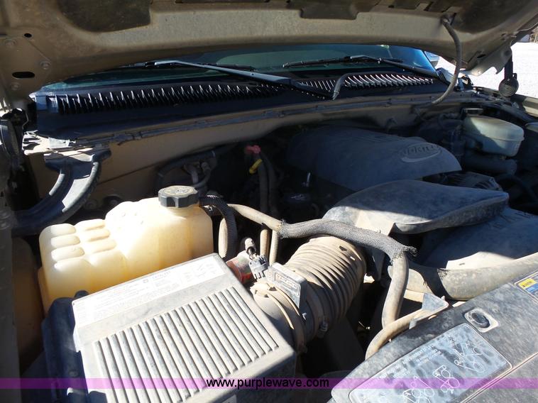 image for item L6209 2004 Chevrolet Silverado 1500 Ext. Cab pickup truck