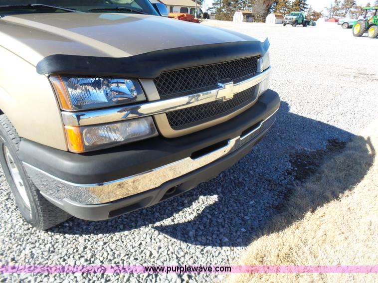 image for item L6209 2004 Chevrolet Silverado 1500 Ext. Cab pickup truck
