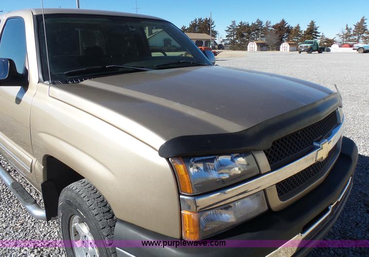 image for item L6209 2004 Chevrolet Silverado 1500 Ext. Cab pickup truck