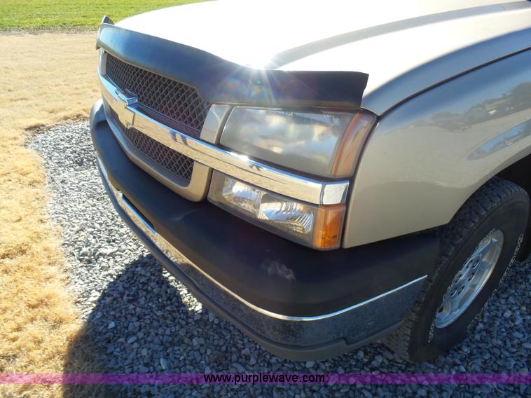 image for item L6209 2004 Chevrolet Silverado 1500 Ext. Cab pickup truck