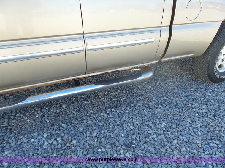 image for item L6209 2004 Chevrolet Silverado 1500 Ext. Cab pickup truck