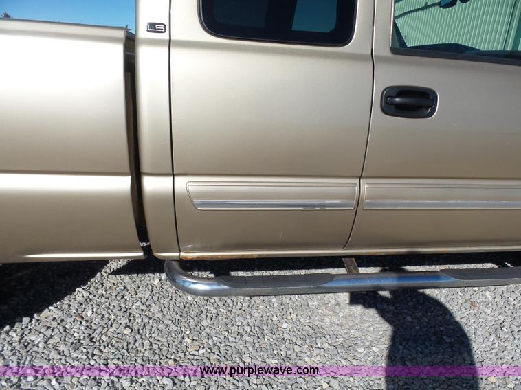 image for item L6209 2004 Chevrolet Silverado 1500 Ext. Cab pickup truck