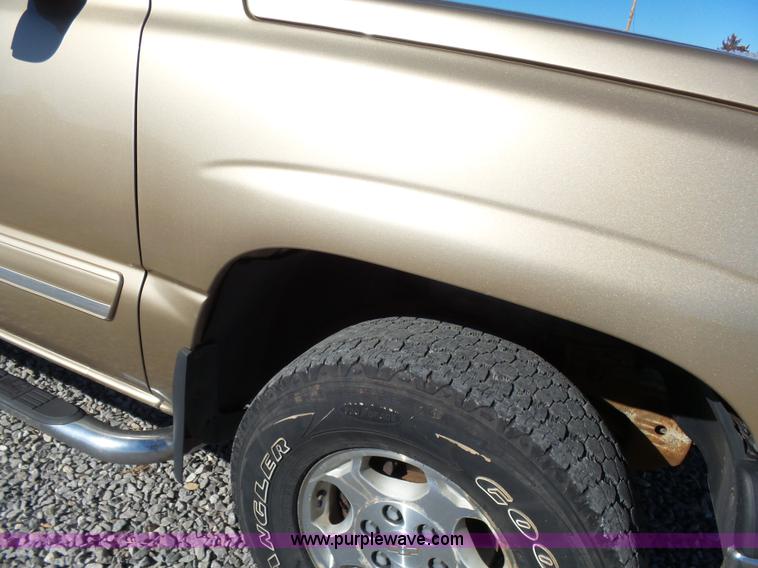 image for item L6209 2004 Chevrolet Silverado 1500 Ext. Cab pickup truck