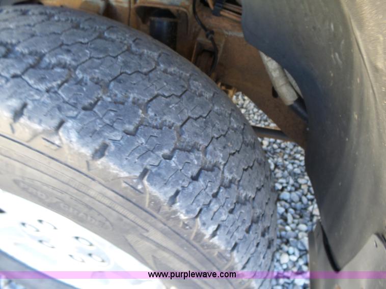 image for item L6209 2004 Chevrolet Silverado 1500 Ext. Cab pickup truck