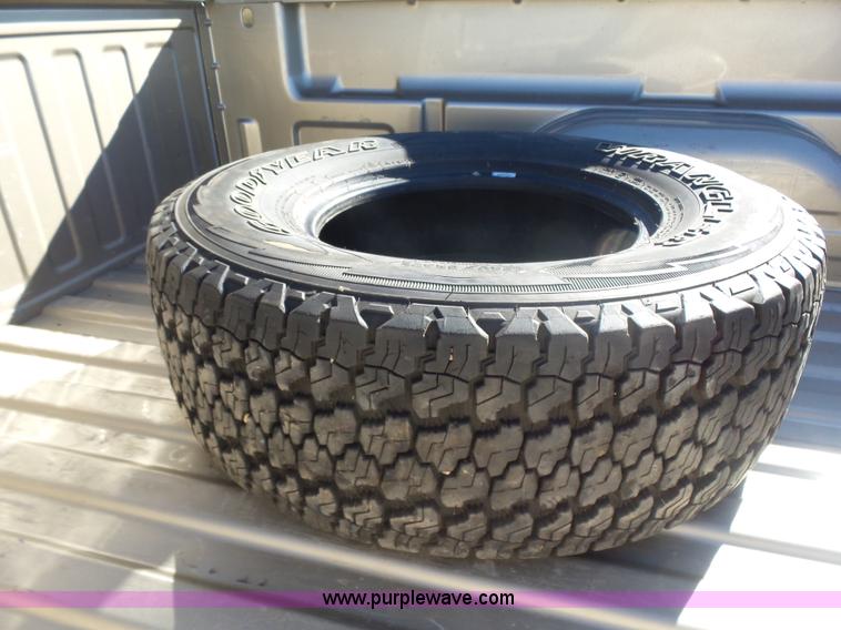 image for item L6209 2004 Chevrolet Silverado 1500 Ext. Cab pickup truck