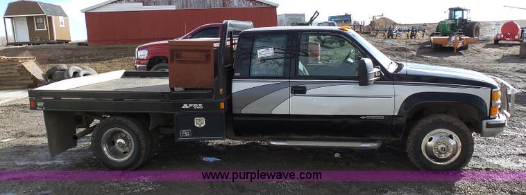 image for item L7069 1995 Chevrolet 3500 Ext. Cab flatbed pickup truck