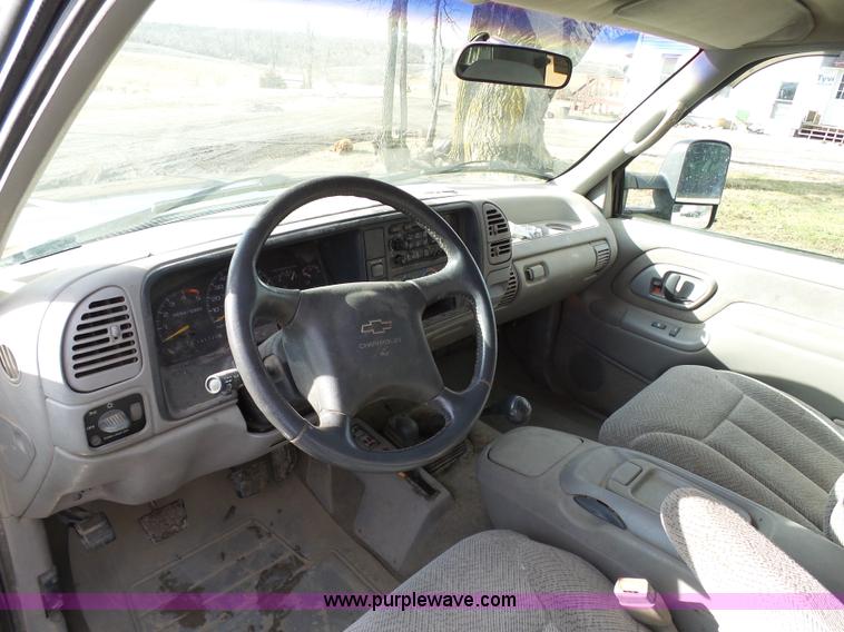 image for item L7069 1995 Chevrolet 3500 Ext. Cab flatbed pickup truck