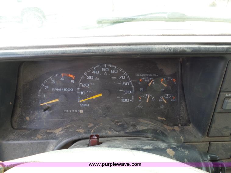 image for item L7069 1995 Chevrolet 3500 Ext. Cab flatbed pickup truck