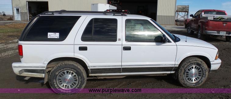 image for item L7072 1998 GMC Jimmy SL SUV
