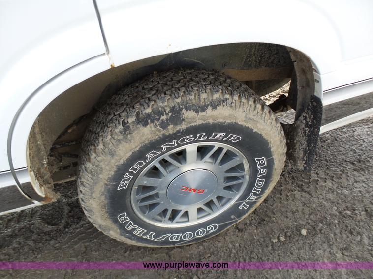 image for item L7072 1998 GMC Jimmy SL SUV