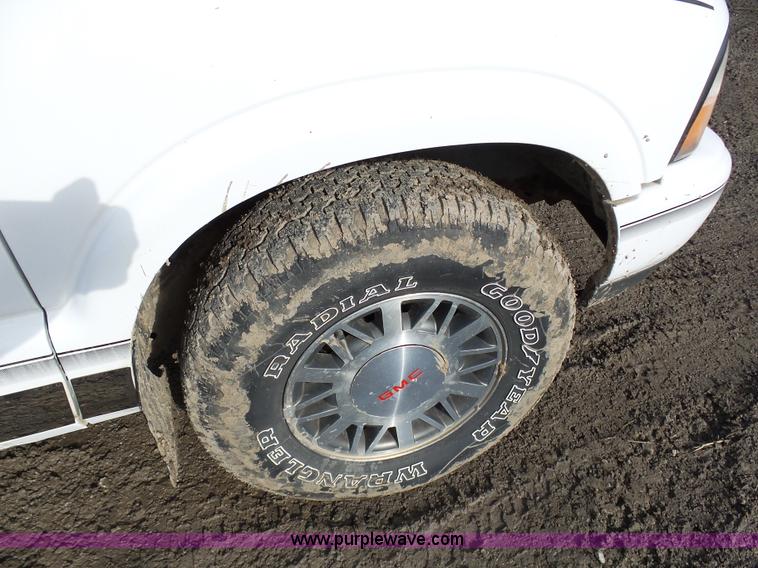 image for item L7072 1998 GMC Jimmy SL SUV