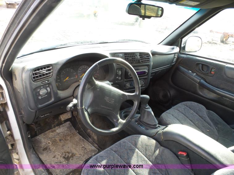 image for item L7072 1998 GMC Jimmy SL SUV