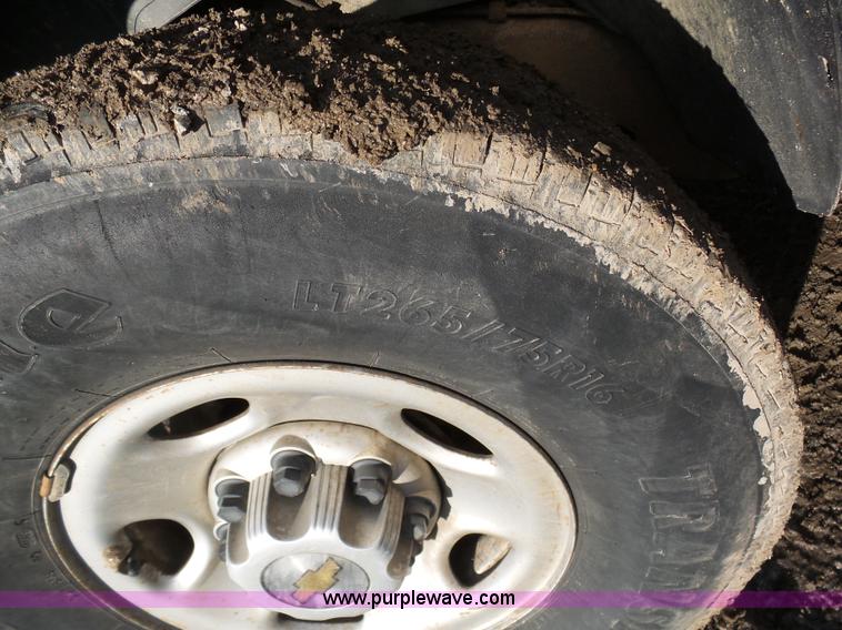 image for item L7073 2004 Chevrolet Silverado 2500HD Ext. Cab pickup truck