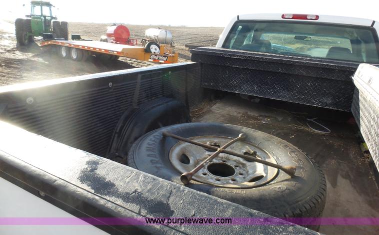 image for item L7073 2004 Chevrolet Silverado 2500HD Ext. Cab pickup truck