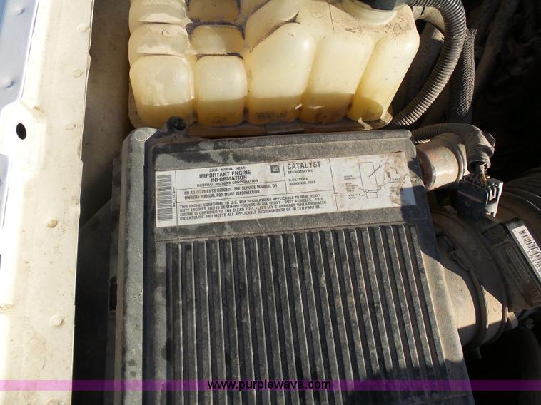 image for item L7073 2004 Chevrolet Silverado 2500HD Ext. Cab pickup truck