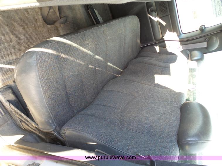 image for item L7073 2004 Chevrolet Silverado 2500HD Ext. Cab pickup truck