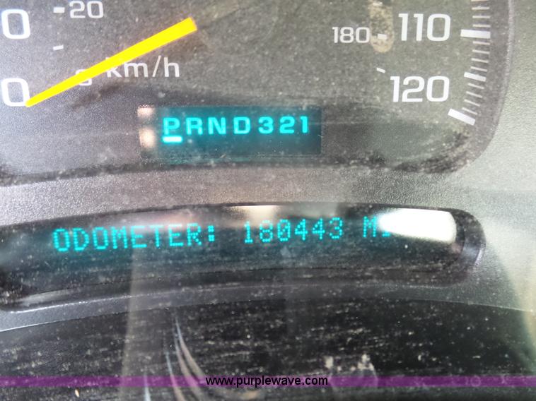 image for item L7073 2004 Chevrolet Silverado 2500HD Ext. Cab pickup truck