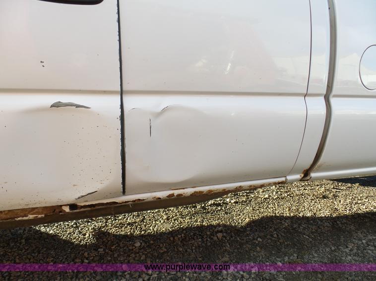 image for item L7073 2004 Chevrolet Silverado 2500HD Ext. Cab pickup truck