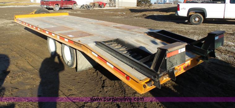 image for item L7085 2007 Redi Haul equipment trailer