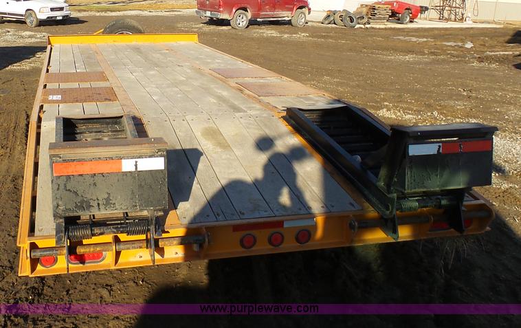 image for item L7085 2007 Redi Haul equipment trailer