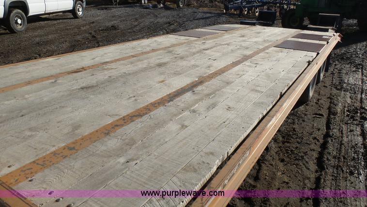 image for item L7085 2007 Redi Haul equipment trailer