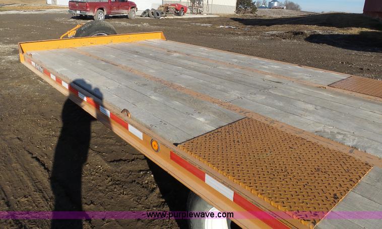 image for item L7085 2007 Redi Haul equipment trailer