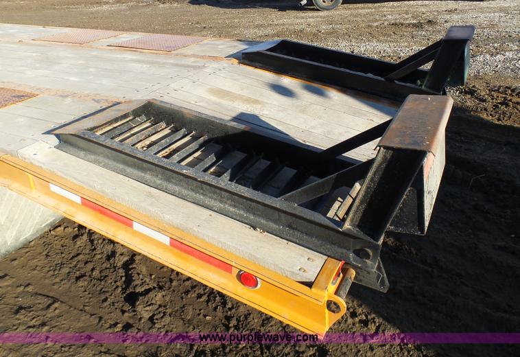 image for item L7085 2007 Redi Haul equipment trailer