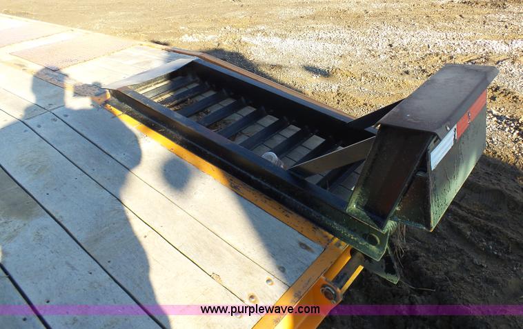 image for item L7085 2007 Redi Haul equipment trailer