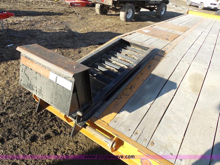 image for item L7085 2007 Redi Haul equipment trailer