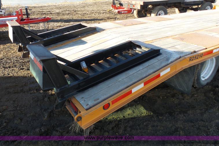 image for item L7085 2007 Redi Haul equipment trailer