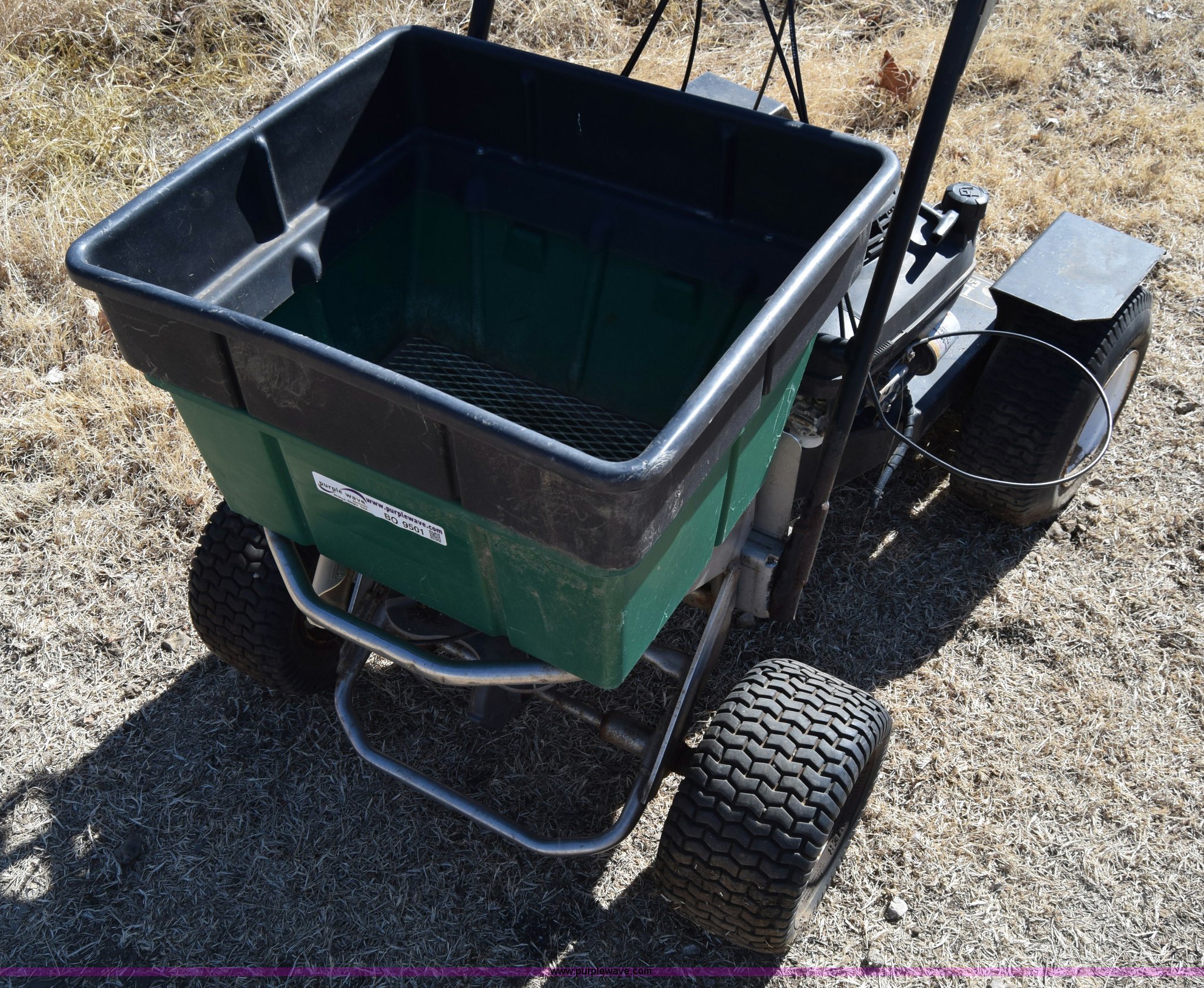 Lesco spreader in Wichita, KS Item BO9501 sold Purple Wave