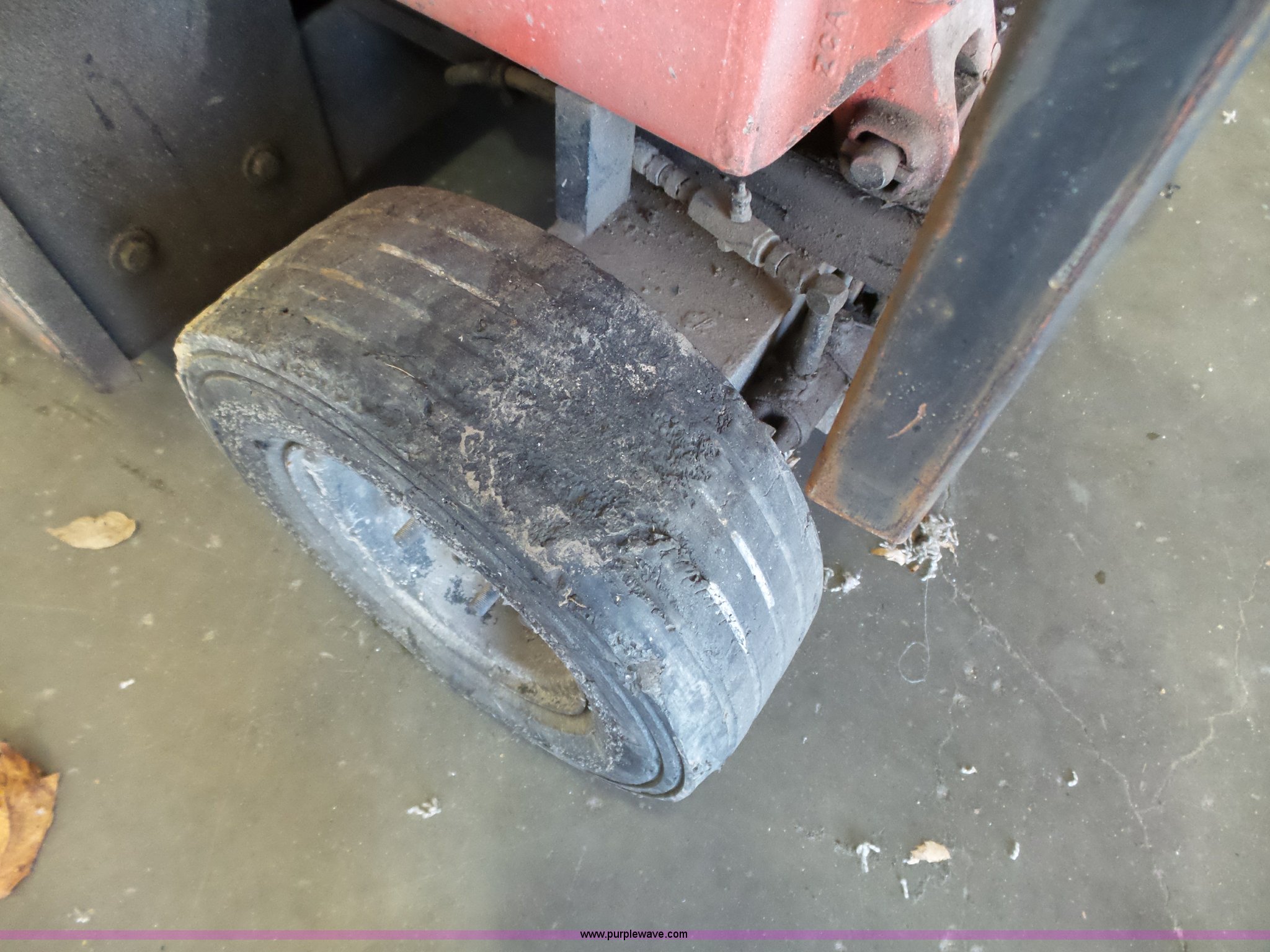 Economy Wildcat 3000 scissor lift in Lawrence, KS Item BT9494 sold